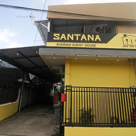 Super Oyo Capital O 2258 Santana Syariah Guest House Kartosuro Dış mekan fotoğraf