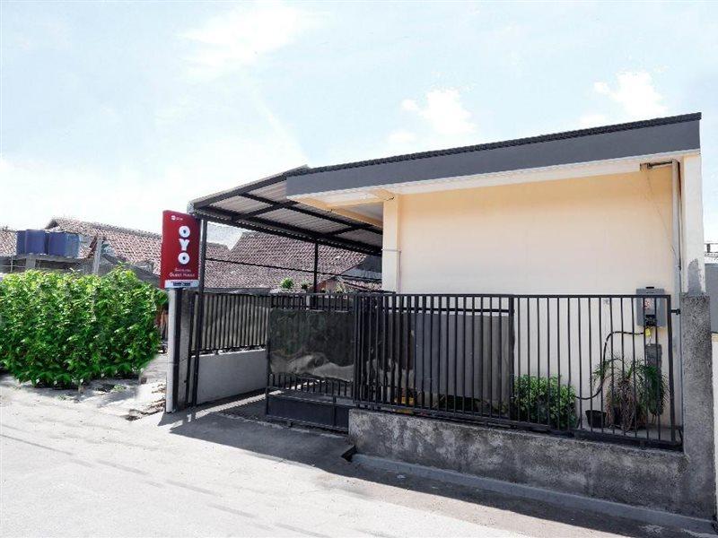Super Oyo Capital O 2258 Santana Syariah Guest House Kartosuro Dış mekan fotoğraf