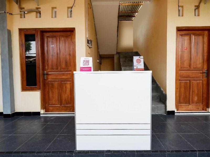 Super Oyo Capital O 2258 Santana Syariah Guest House Kartosuro Dış mekan fotoğraf