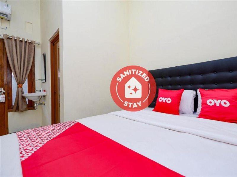 Super Oyo Capital O 2258 Santana Syariah Guest House Kartosuro Dış mekan fotoğraf