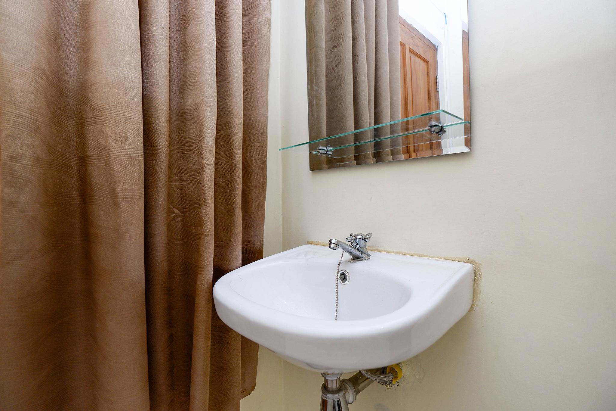 Super Oyo Capital O 2258 Santana Syariah Guest House Kartosuro Dış mekan fotoğraf