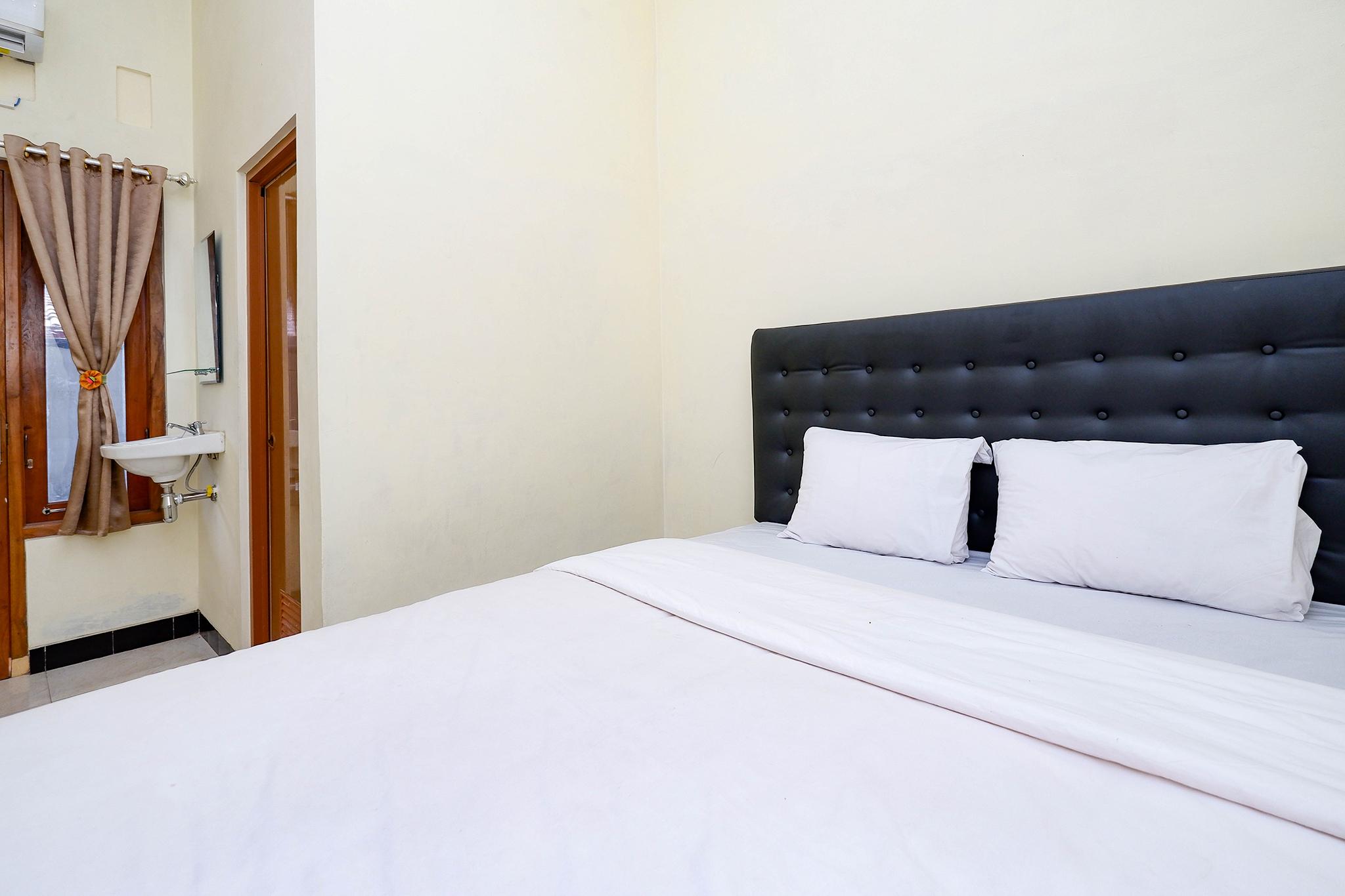 Super Oyo Capital O 2258 Santana Syariah Guest House Kartosuro Dış mekan fotoğraf