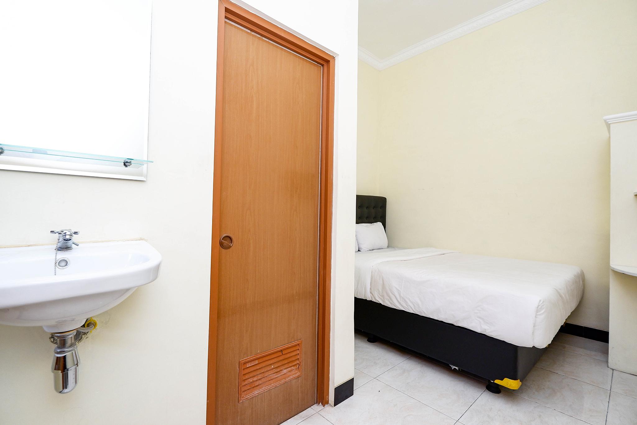 Super Oyo Capital O 2258 Santana Syariah Guest House Kartosuro Dış mekan fotoğraf