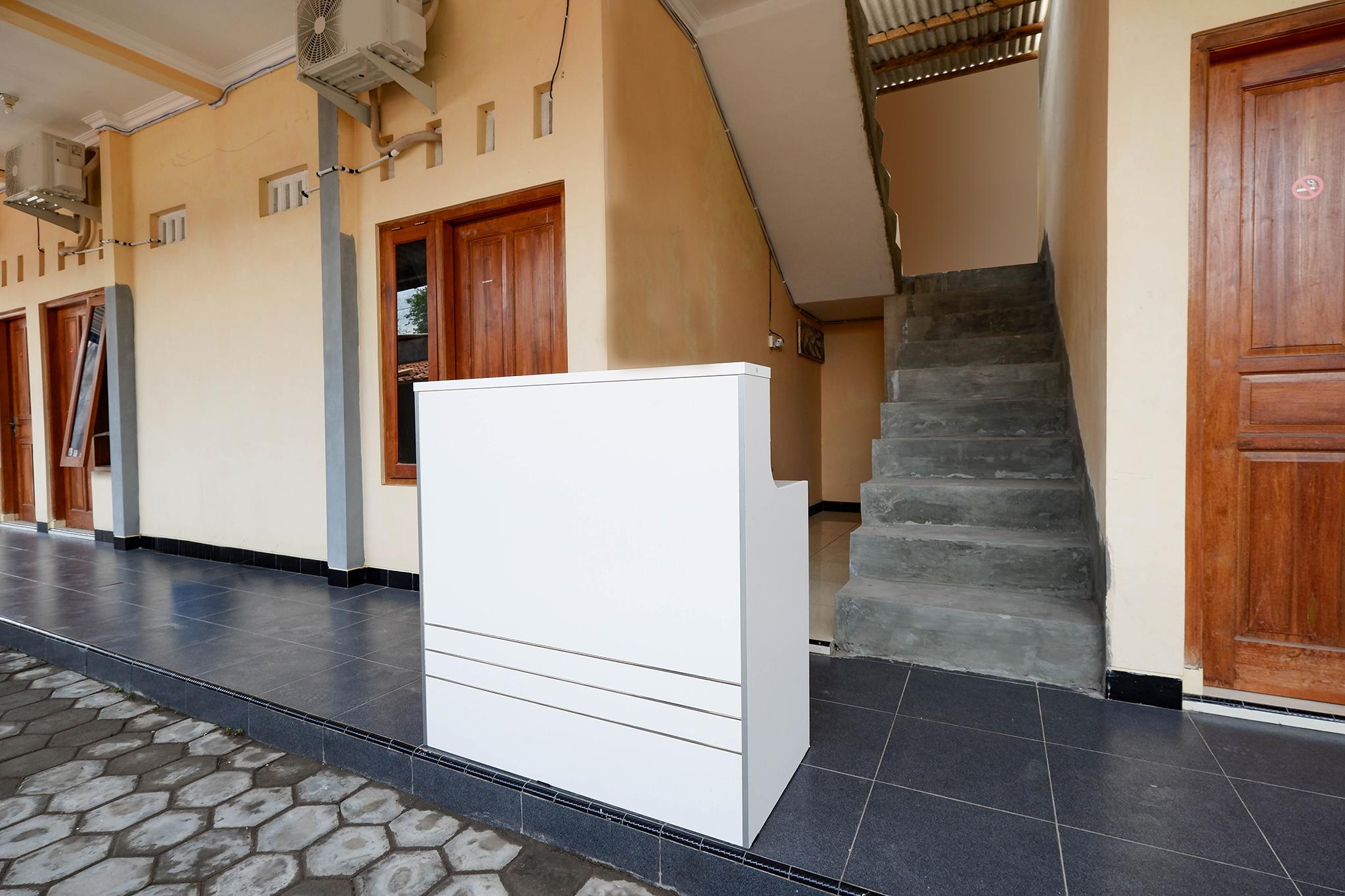 Super Oyo Capital O 2258 Santana Syariah Guest House Kartosuro Dış mekan fotoğraf