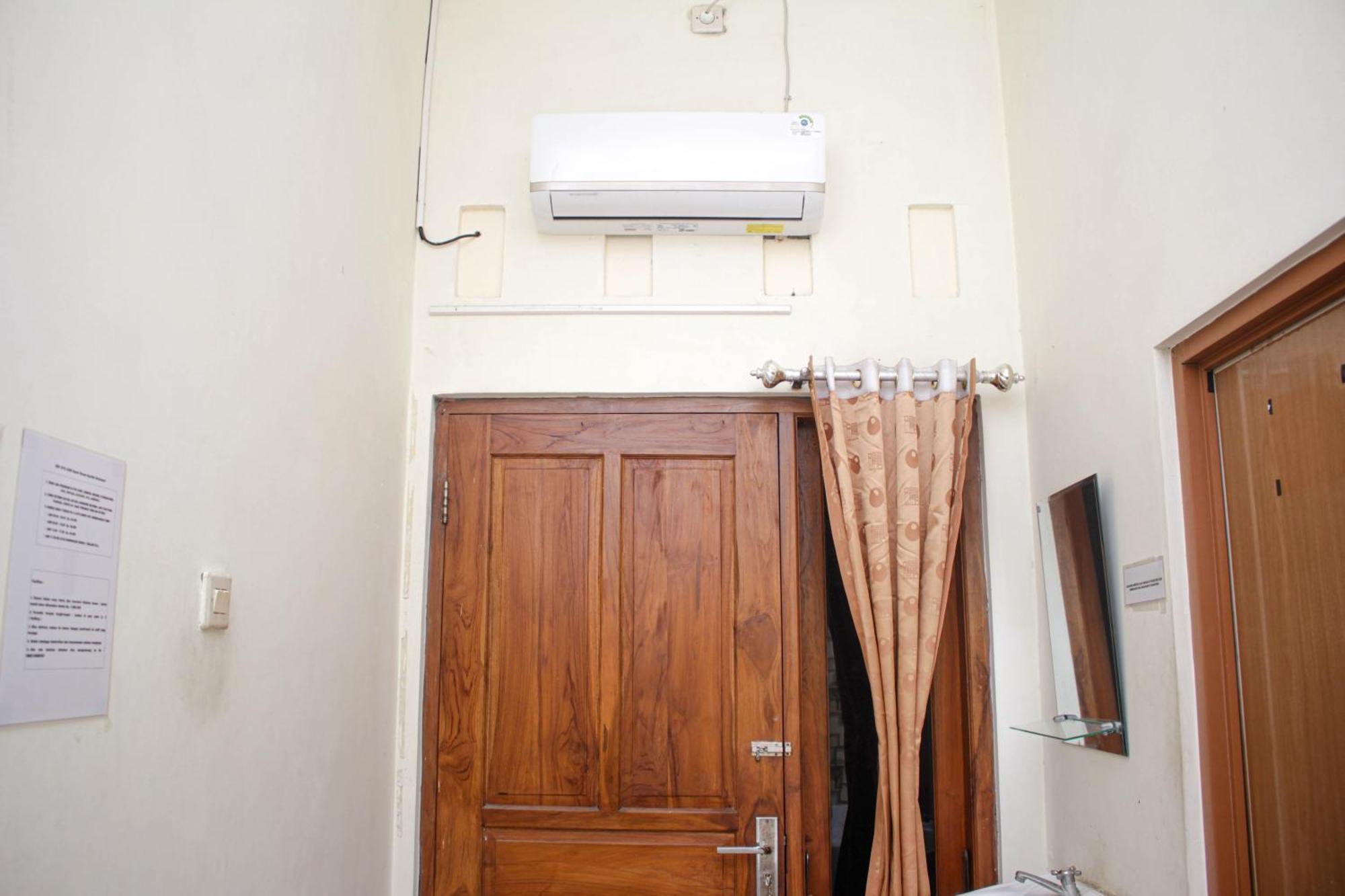 Super Oyo Capital O 2258 Santana Syariah Guest House Kartosuro Dış mekan fotoğraf