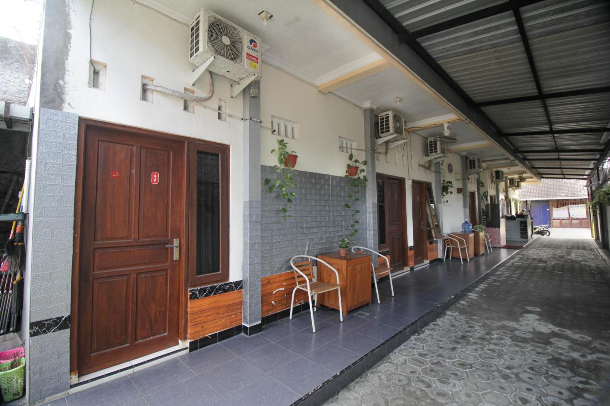 Super Oyo Capital O 2258 Santana Syariah Guest House Kartosuro Dış mekan fotoğraf