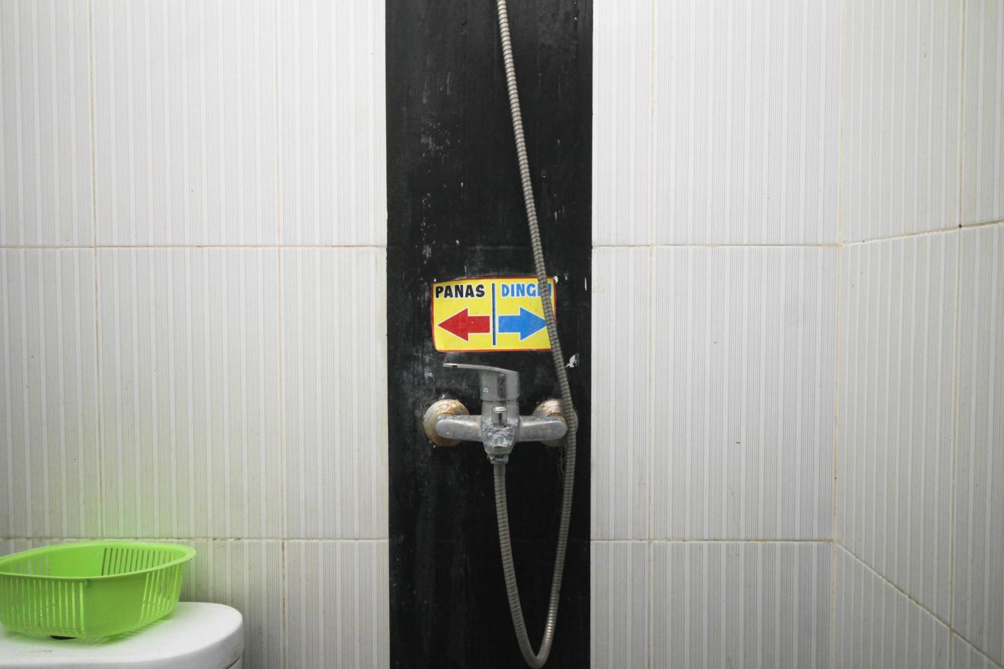 Super Oyo Capital O 2258 Santana Syariah Guest House Kartosuro Dış mekan fotoğraf