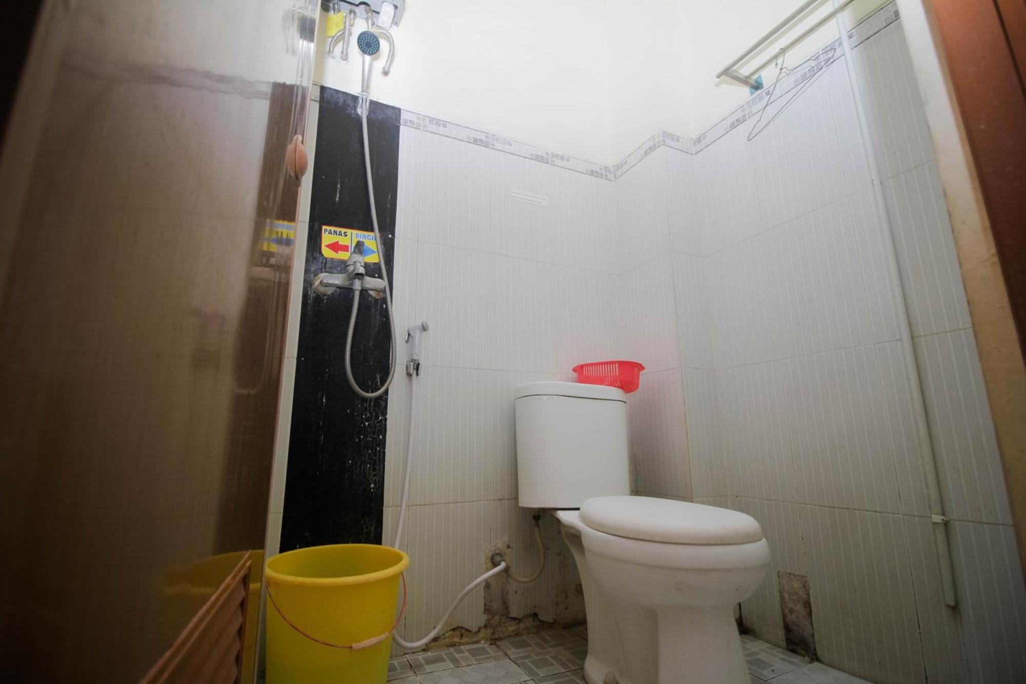 Super Oyo Capital O 2258 Santana Syariah Guest House Kartosuro Dış mekan fotoğraf