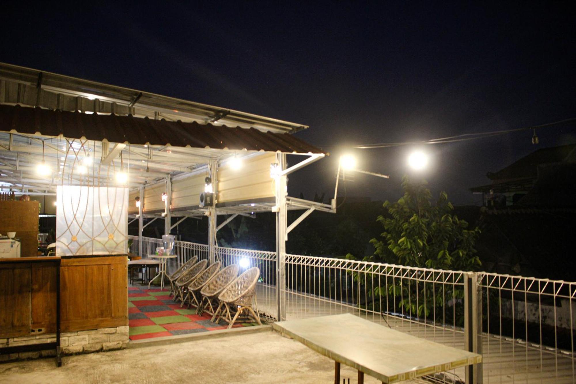 Super Oyo Capital O 2258 Santana Syariah Guest House Kartosuro Dış mekan fotoğraf