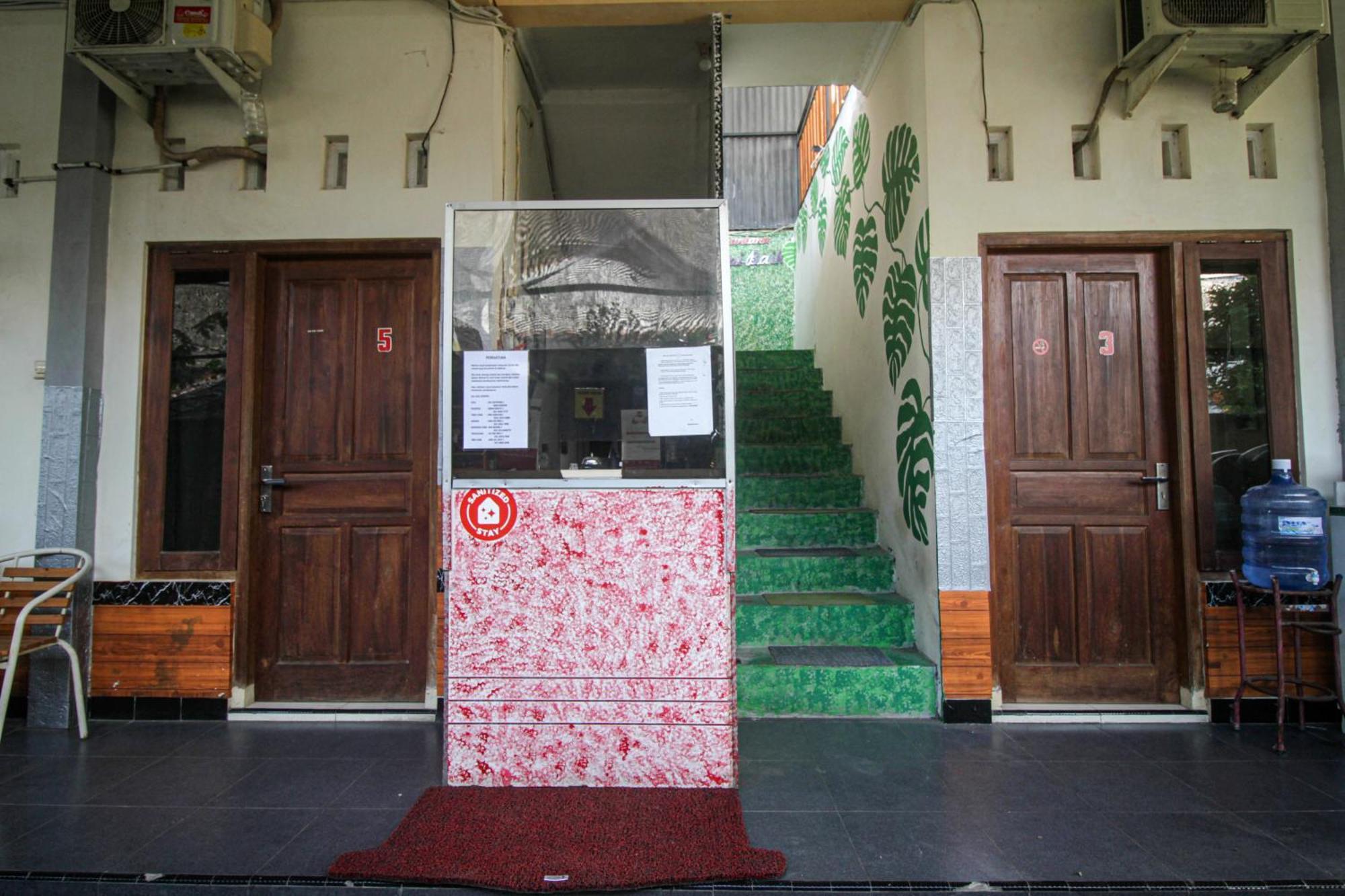 Super Oyo Capital O 2258 Santana Syariah Guest House Kartosuro Dış mekan fotoğraf